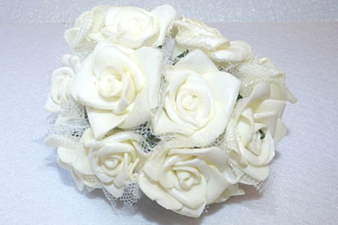 Róże piankowe z tiulem na drucie, 2,5cm/12, j.krem