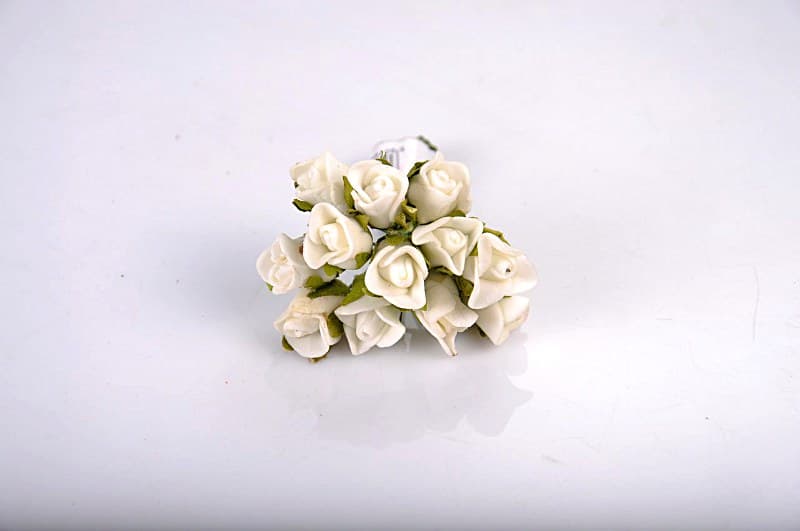 Piankowe pąki róże na drucie śr1,5cm/12 szt j.krem