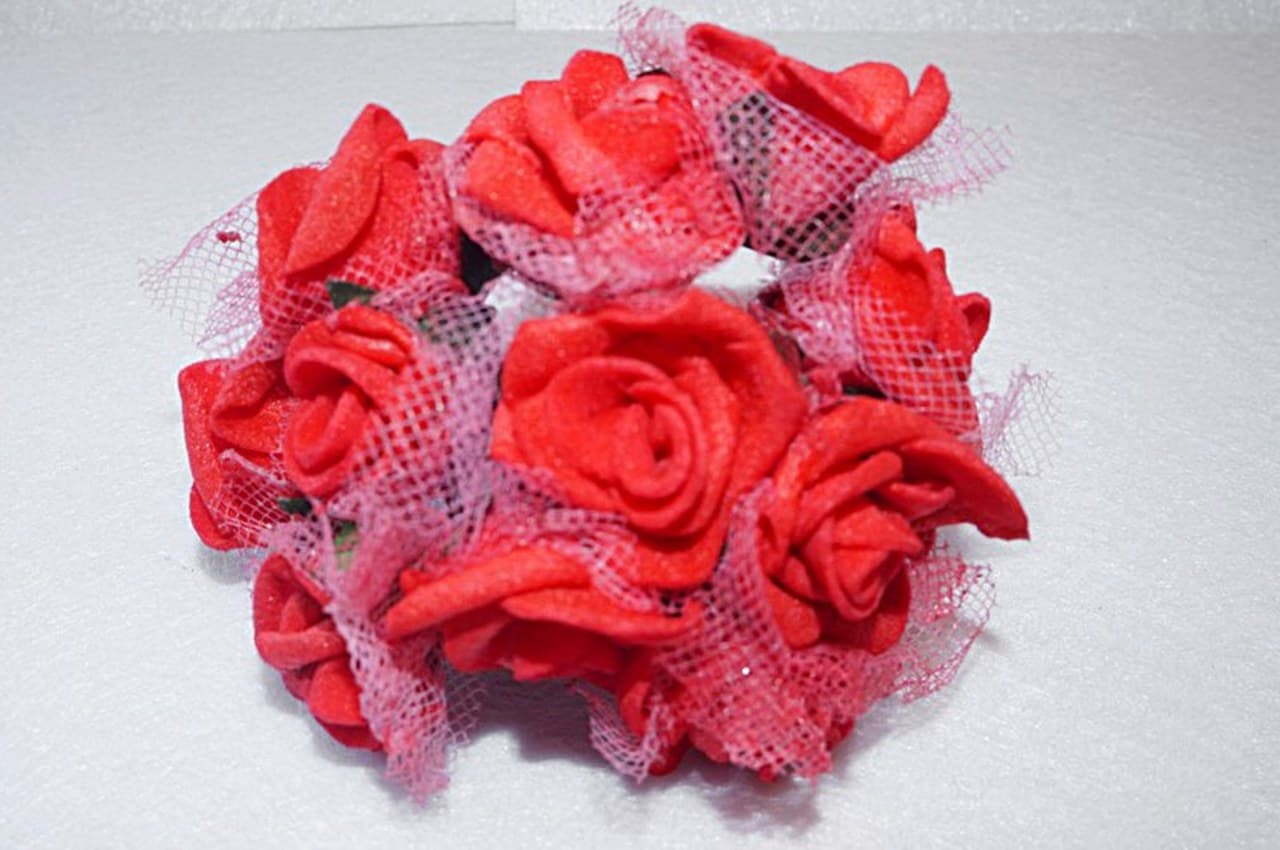 Róże piankowe z tiulem na drucie 2,5cm/12 czerwone