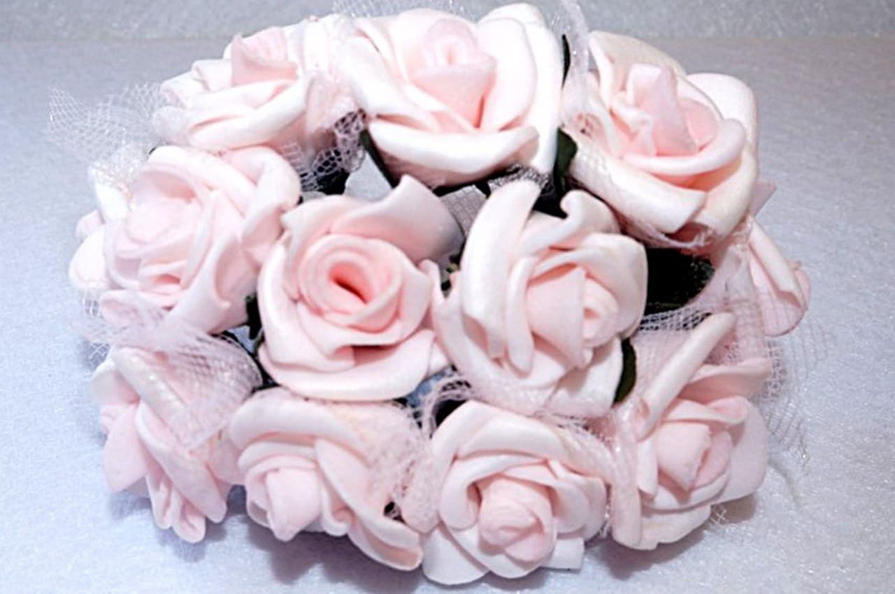 Róże piankowe na drucie z tiulem, 2,5szt/12 j. róż