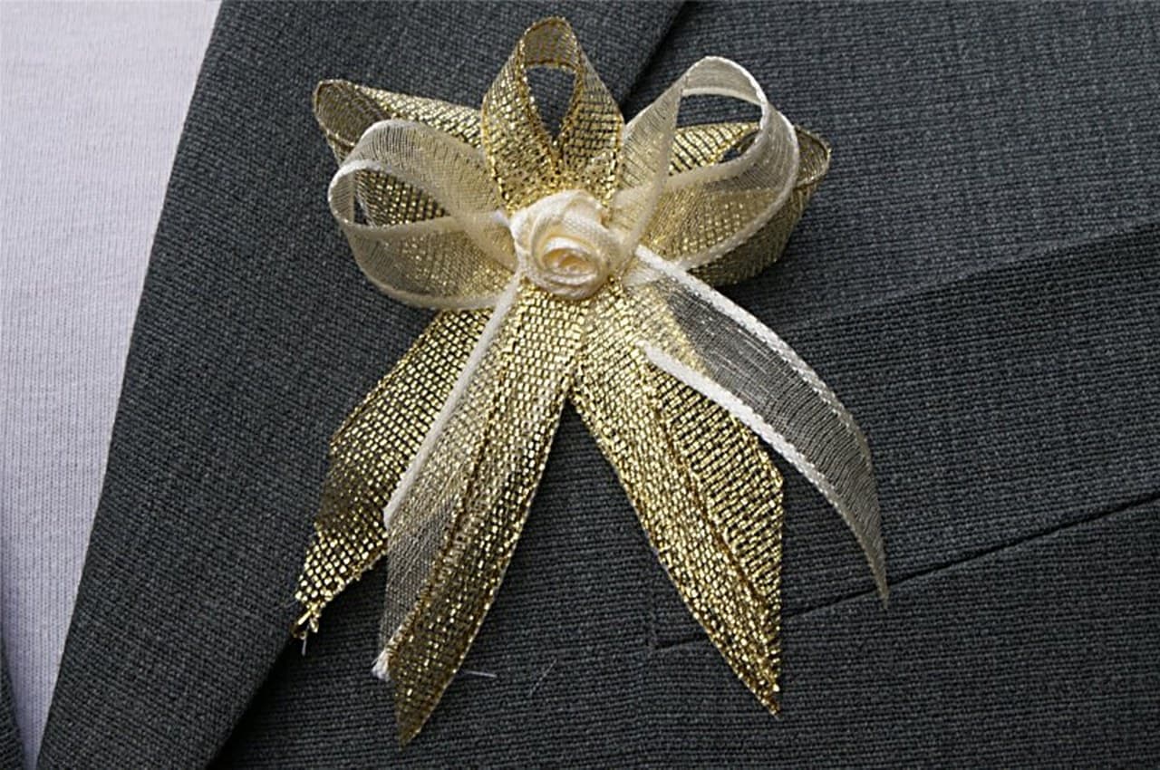 Kotyliony dla gości błyszczące z różą, złote 