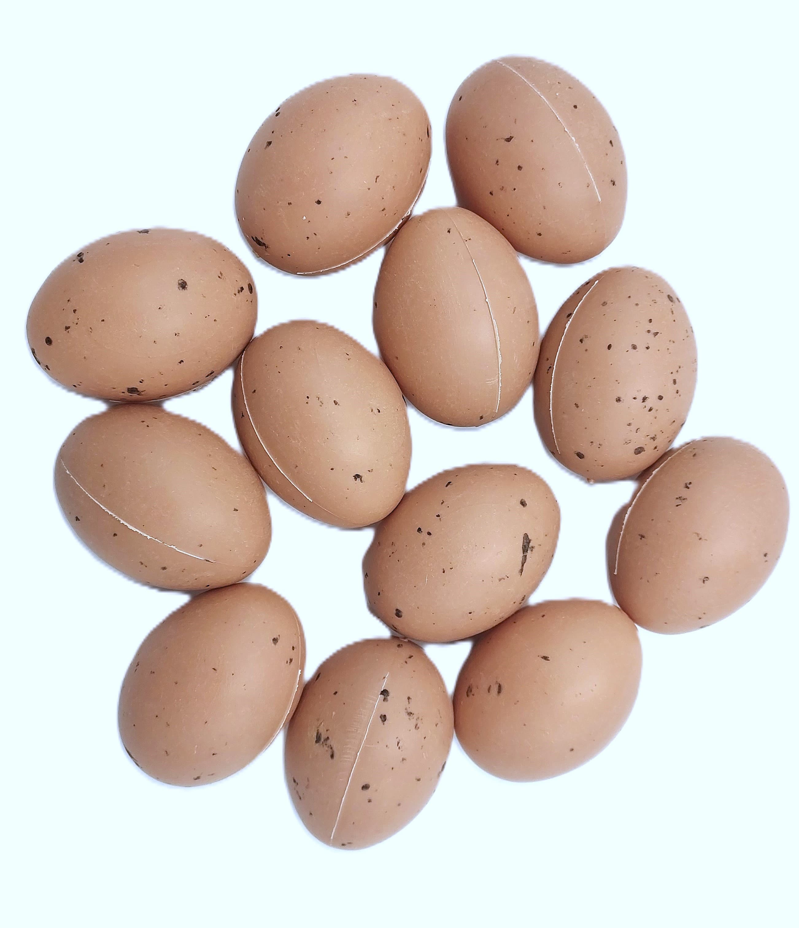 Jaja plastikowe naturalne w siatce 5cm/12sztuk.