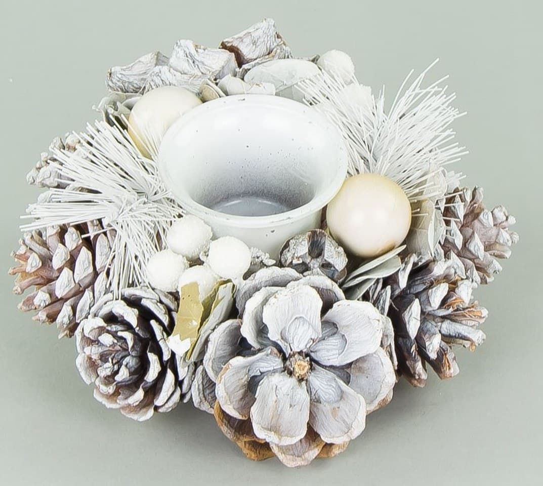 Świecznik z szyszkami, wys.7cm, śr. 17cm