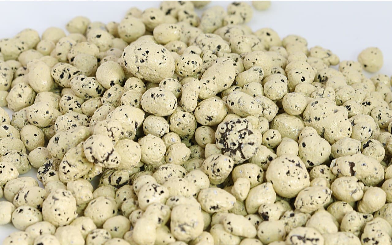 Keramzyt barwiony, granulat  śr.7-15mm 0,5l, krem