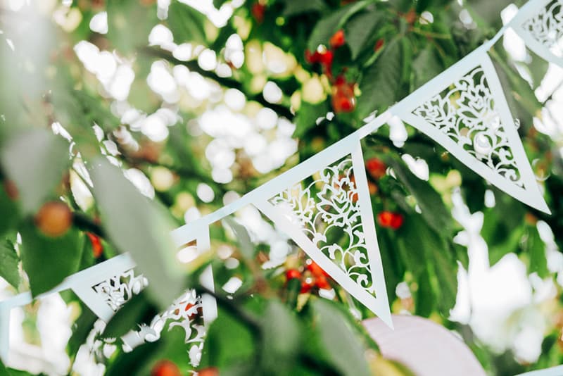 Girlanda Flagietki, biała wzorzysta 19,5cmx3m