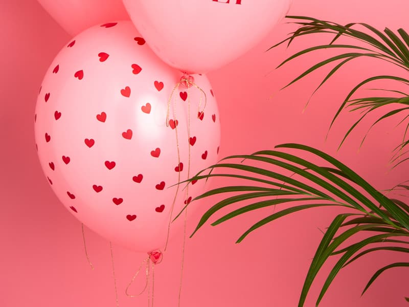 Balony 30 cm, Różowe w czerwone serca, pastel pink