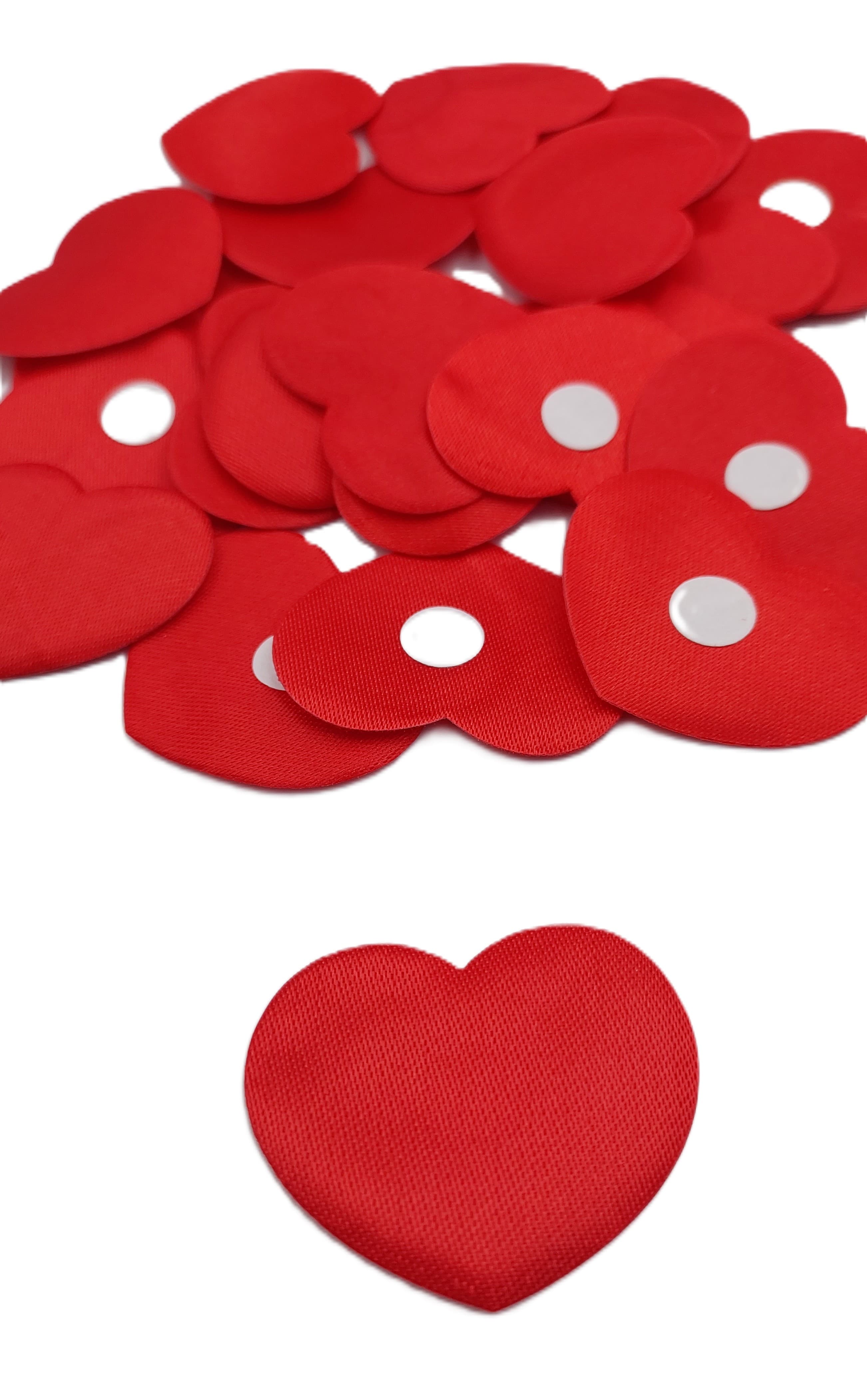 Przyklejki atłasowe czerwone serca 3x2 cm ok.24szt