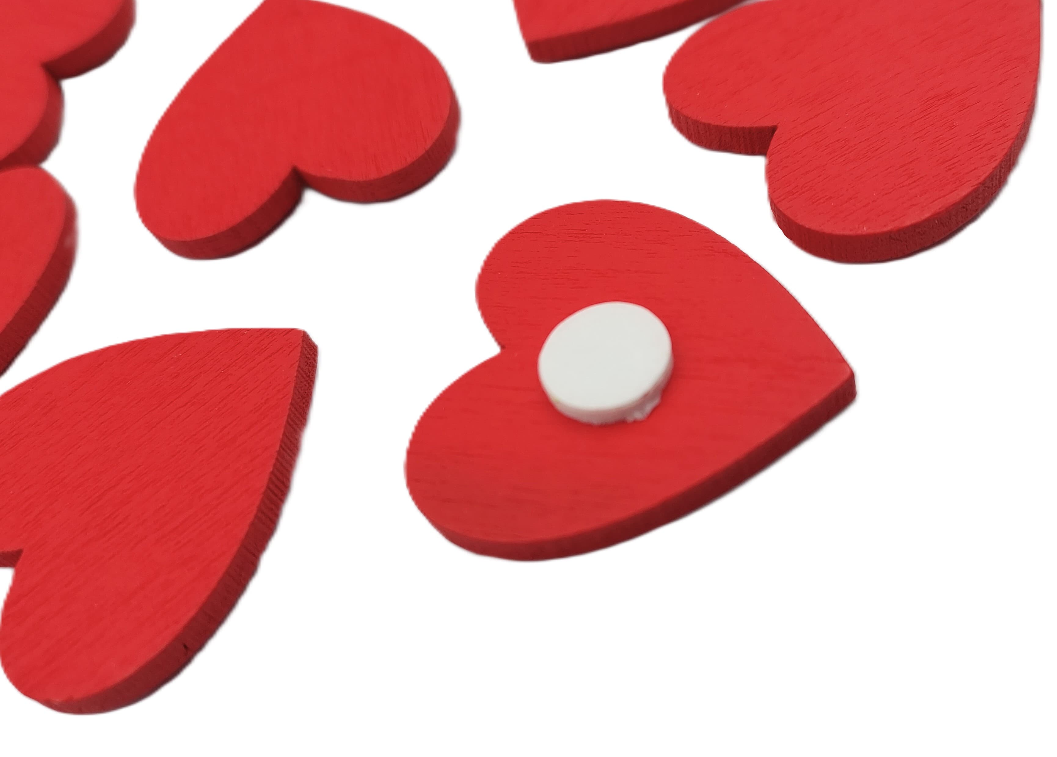 Przyklejki drewniane czerwone serca 2x2,5cm 24 szt