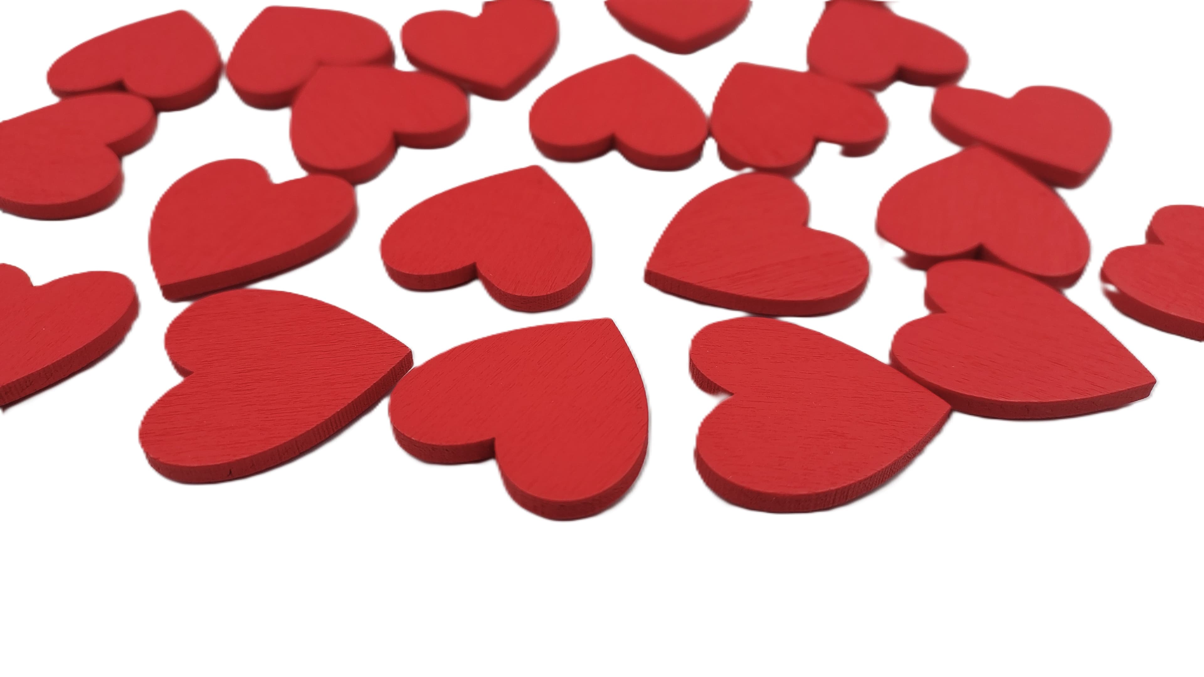 Przyklejki drewniane czerwone serca 2x2,5cm 24 szt