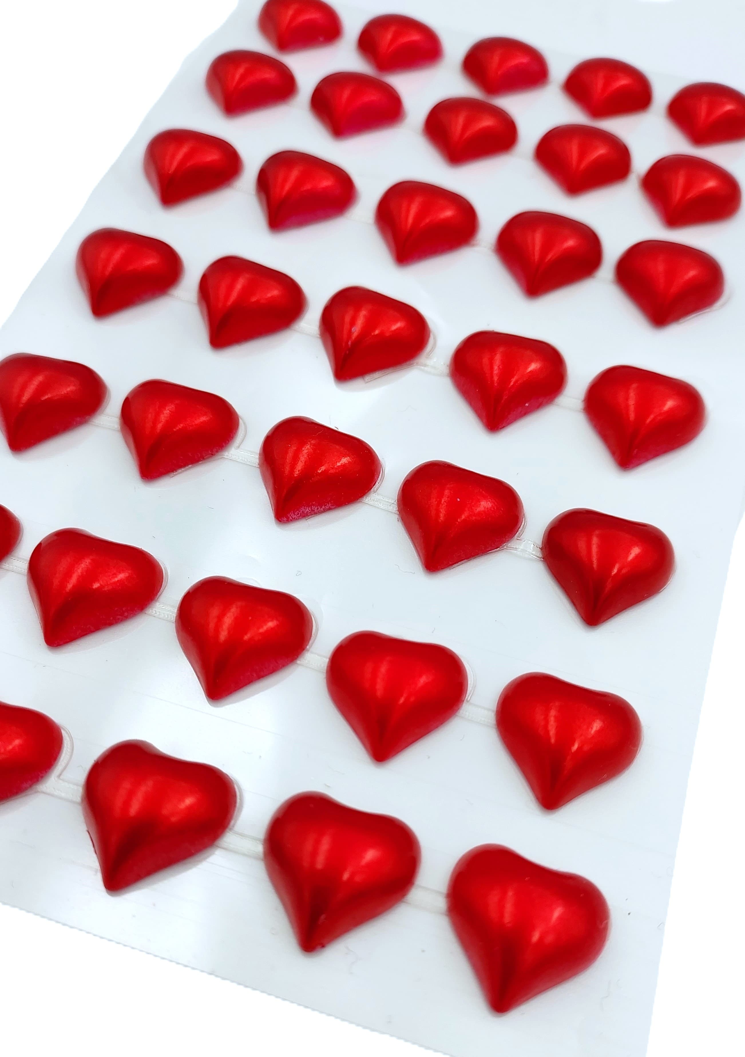 Dżety samoprzylepne perłowe czerwone serca 15mm/35