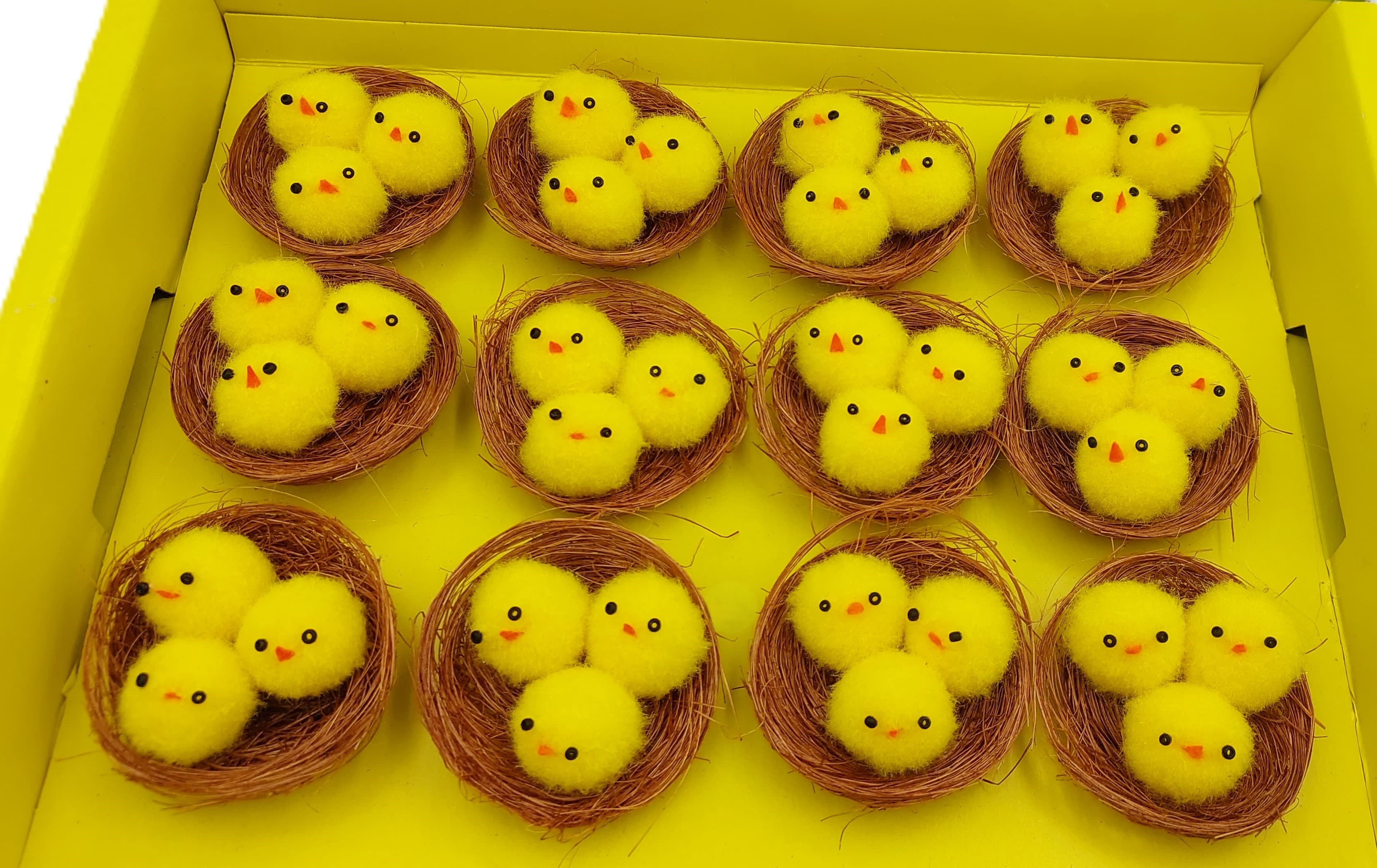 Kurczaki pisklęta w gniazdku żółte okrągłe 12sztuk